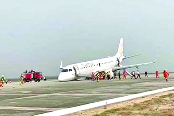খোলেনি সামনের চাকা পাইলটের দক্ষতায় রক্ষা