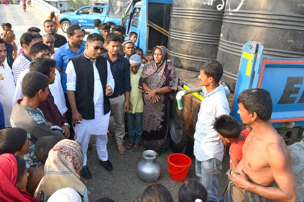 বিশুদ্ধ পানির ভয়াবহ সংকট বরিশাল নগরীতে, চারিদিকে হাহাকার