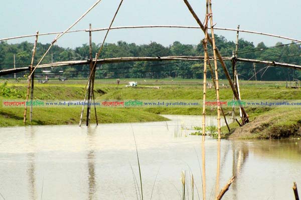 অস্তিত্ব হারানোর অপেক্ষায় এক সময়ের খরস্রোতা নদী ঝিনাই