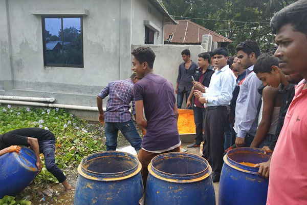 কচুরিপানার গর্তে এক হাজার কেজি নকল ট্যাং পাউডার! 

