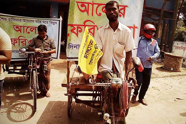 ২৪ ঘণ্টার গ্রাহক সার্ভিস 'আলোর ফেরিওয়ালা' 