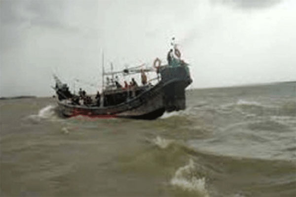 ফের সমুদ্রপথে মালয়েশিয়াগামী ৩১ রোহিঙ্গা উদ্ধার   