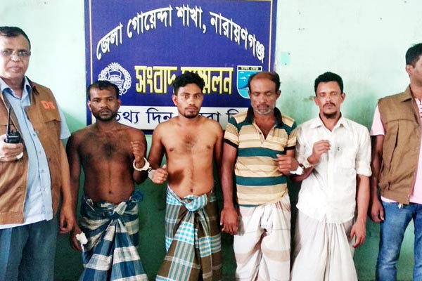 রূপগঞ্জে মালামালসহ ৪ ডাকাত আটক 

