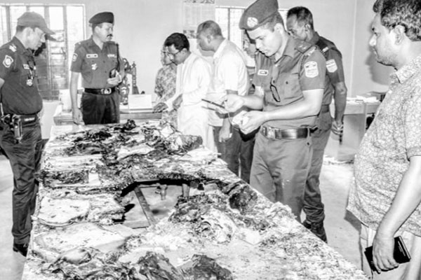 ফুটবল কন্যাদের স্কুলে আগুন