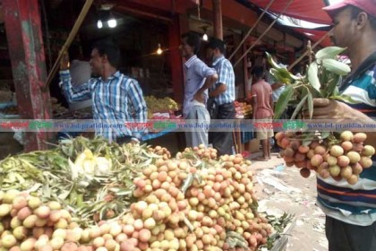 হবিগঞ্জের বাজারে 'মধু' মাসের হাওয়া