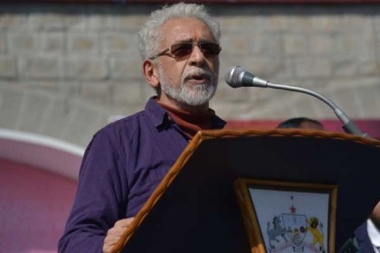 'মূর্খদের মতামত দেওয়ার জায়গা হলো সোশ্যাল মিডিয়া'

