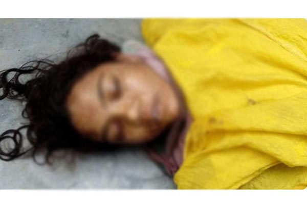 বাড়ির আঙ্গিনায় গৃহবধূর লাশ, স্বামীসহ শ্বশুর-শাশুড়ি পলাতক