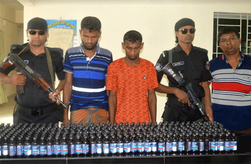 বাগেরহাটে ট্রাক থেকে ফেন্সিডিল উদ্ধার, আটক ২
