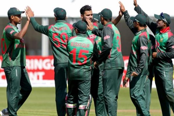 শিরোপা জয়ের লক্ষ্যে বোলিংয়ে বাংলাদেশ