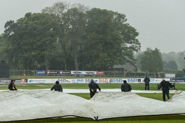 ফাইনালে বৃষ্টির হানা, খেলা বন্ধ