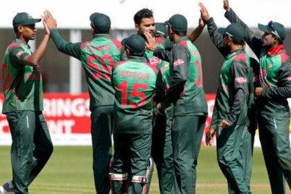 শিরোপা জয়ের লক্ষ্যে বোলিংয়ে বাংলাদেশ