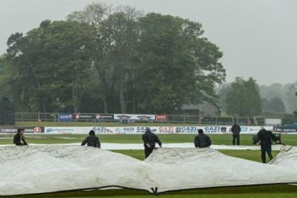 ফাইনালে বৃষ্টির হানা, খেলা বন্ধ