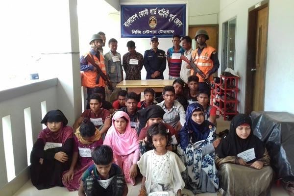 ৫ দালালসহ মালয়েশিয়াগামী ২২ রোহিঙ্গা নারী-পুরুষ আটক
