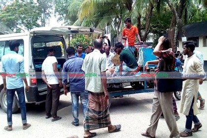 কুয়াকাটায় সড়ক দুর্ঘটনায় ৬ পর্যটক গুরুতর আহত