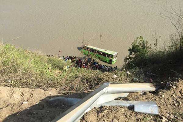 নেপালে সড়ক দুর্ঘটনায় নিহত ৫