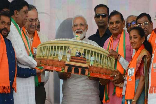 বুথফেরত জরিপে এগিয়ে আছেন মোদি