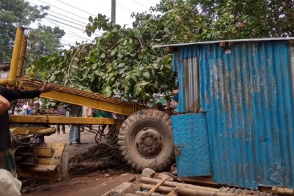 যানজট নিরসনে টাঙ্গাইলে অবৈধ স্থাপনা উচ্ছেদ শুরু