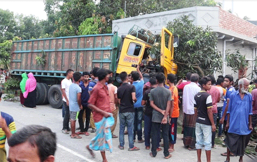 চুয়াডাঙ্গায় ট্রাকের ধাক্কায় নিহত ১