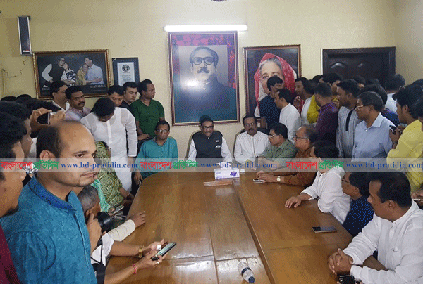 দুই মাস ১৪ দিন পর দলীয় সভানেত্রীর কার্যালয়ে কাদের 