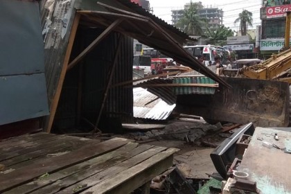 ঢাকা-টাঙ্গাইল মহাসড়কে অবৈধ স্থাপনা উচ্ছেদ 