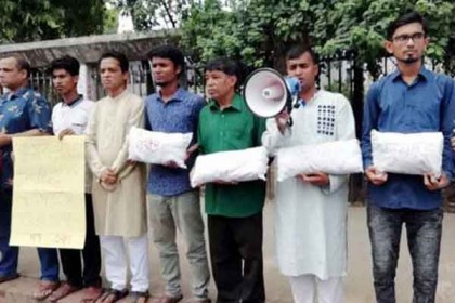 রূপপুরে দুর্নীতির অভিযোগে ঢাকায় ‘বালিশ বিক্ষোভ’