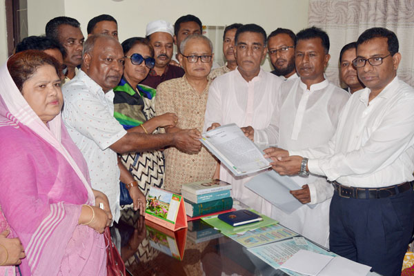 সরাসরি কৃষকের কাছ থেকে ধান কেনার দাবিতে বিএনপি’র স্মারকলিপি 