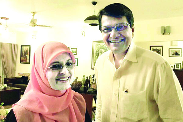 নিউইয়র্কে আজীবন সম্মাননায় শাবানা-আলমগীর