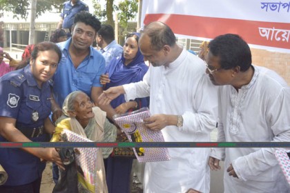 বাগমারায় ২০ হাজার নারী পেল ঈদ উপহার 