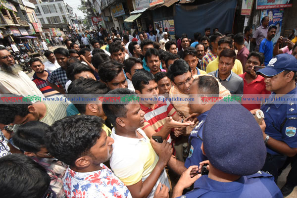বিএনপি কার্যালয় দখলে মুখোমুখি দুই গ্রুপ

