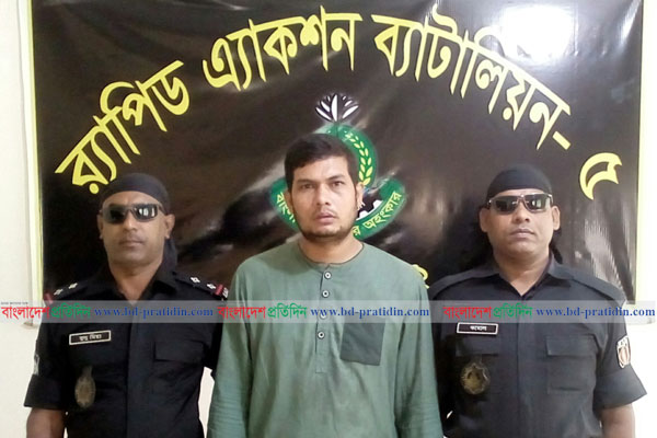 নাটোরে র‌্যাবের হাতে হত্যা মামলার পলাতক আসামি গ্রেফতার