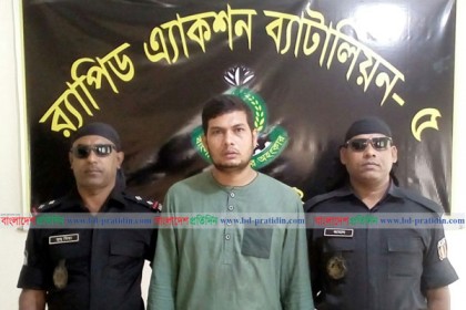 নাটোরে র‌্যাবের হাতে হত্যা মামলার পলাতক আসামি গ্রেফতার