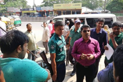 বাসে দ্বিগুণ ভাড়া আদায়, এক লাখ টাকা জরিমানা

