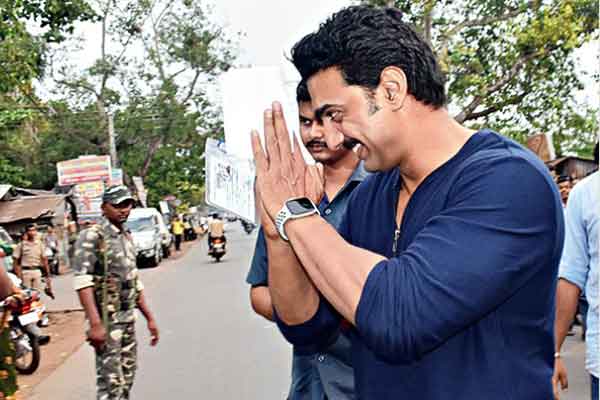 আবারও বিপুল ভোটে জয়ী দেব