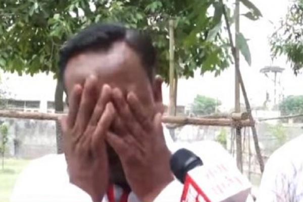 'পরিবারে ভোটার ৯ জন, ভোট পেলাম ৫টা', হাউমাউ করে কাঁদলেন প্রার্থী
