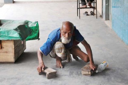 ''জমিতো তোদেরই, আমাকে শুধু দু'মুঠো খাবার দিস''