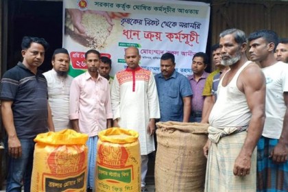 চট্টগ্রামে প্রান্তিক কৃষকের কাছ থেকে ধান সংগ্রহ   