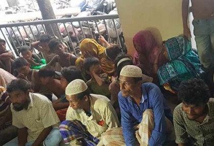 চট্টগ্রাম থেকে ৫৪ রোহিঙ্গাকে ক্যাম্পে ফেরত পাঠালো পুলিশ