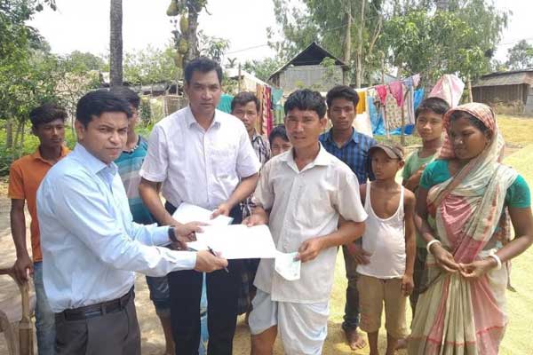 ঠাকুরগাঁওয়ো গ্রামে গ্রামে যাচ্ছে খাদ্য বিভাগ