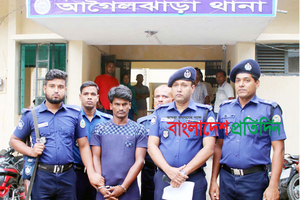 বাসে যৌন হয়রানি, চালককে গণপিটুনি দিয়ে পুলিশে সোপর্দ