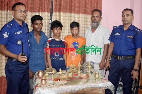সান্তাহারে মন্দিরে চুরির ঘটনায় ৪ জন গ্রেফতার, মালামাল উদ্ধার 