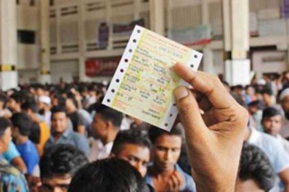 কমলাপুরে টিকিট প্রত্যাশীদের জনস্রোত