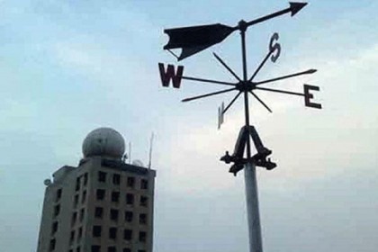 সমুদ্রবন্দরে ৩, নদীবন্দরে ২ নম্বর সংকেত