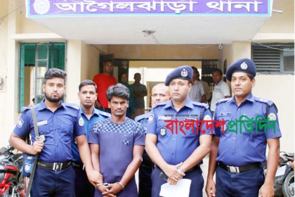 বাসে যৌন হয়রানি, চালককে গণপিটুনি দিয়ে পুলিশে সোপর্দ