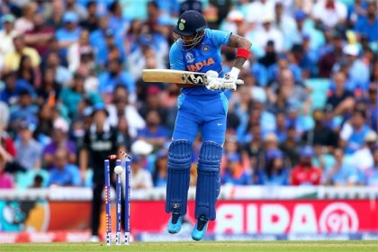 বোল্টের তোপে ব্যাটিং বিপর্যয়ে ভারত