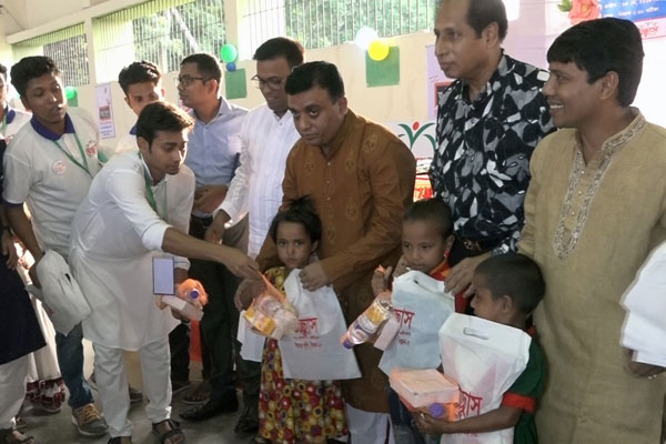 সুবিধা বঞ্চিত ৩শ শিশুকে উচ্ছ্বাস’র ঈদ উপহার