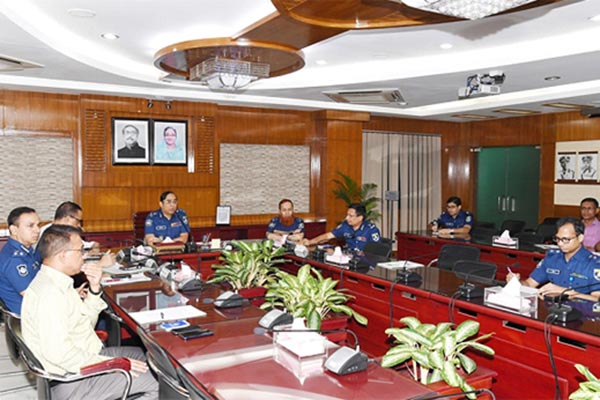 শান্তিপূর্ণ ঈদ উদযাপন নিশ্চিত করতে পুলিশ কর্মকর্তাদের আইজিপির নির্দেশ