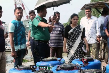 খুলনা পাঁচারকালে গলদা চিংড়ির রেনু পোনা বোঝাই ট্রাক আটক