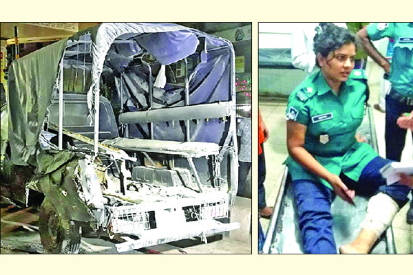 এবার পুলিশ ভ্যানে বোমা হামলা এএসআইসহ ২ জন আহত
