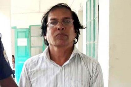 ডাক্তার পরিচয়ে জোর করে প্রসূতিকে চিকিৎসা দেওয়ার চেষ্টা ফার্মাসিস্টের!