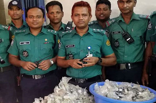 রাজধানীতে বাস কাউন্টারের পেছনে মিলল ৩ বস্তা কয়েন